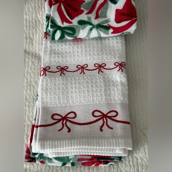 ✨NWT✨ cupcakes & cashmere: 3 Kitchen Towels - Picture 3 of 6